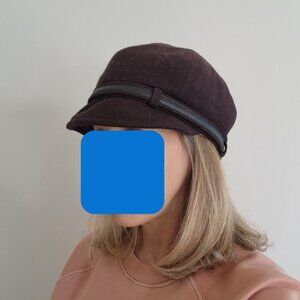 Women's brown pageboy hat